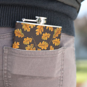 Flasques Feuilles de chêne automnal sur brun foncé