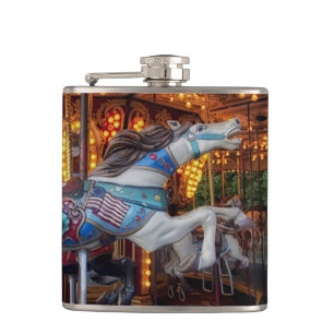 Flasques Le cheval de carrousel et joyeux colorés vont ron