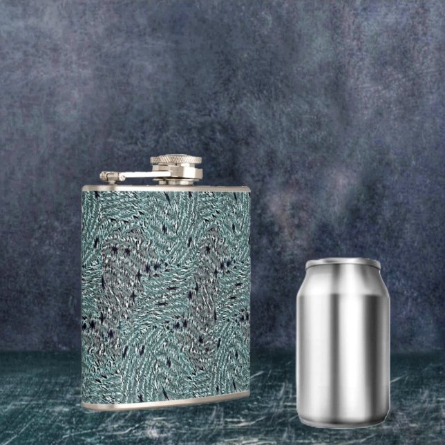 Flasques Marquage des sentinelles (This Marching Sentries Flask, is an elegant way to have a drink, in equally elegant surroundings!)