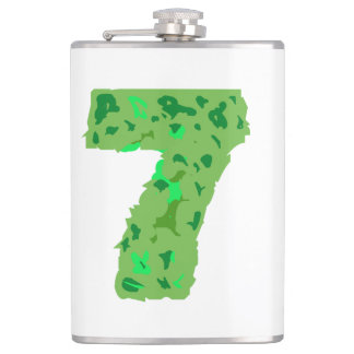 Flasques Numéro sept avec couleur de camouflage