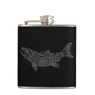 Flasques Poissons gris d'esprit de Haida sur le noir