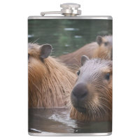 "Sérénité de la rivière : Capybaras nage dans le f