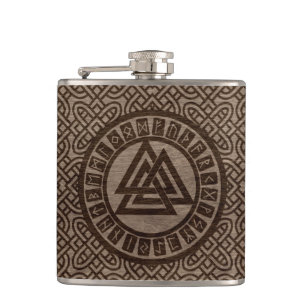 Flasques Symbole et runes de Valknut sur le motif celtique