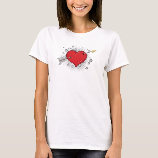 Flèches à travers le T-shirt du Coeur est l'amour (Devant)