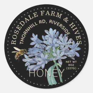 Fleur bleue sur Étiquette de miel noir avec abeill
