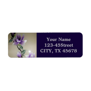 Fleur de magnolia violet de broderie zen