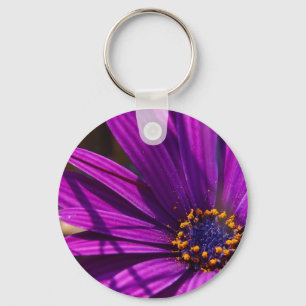 fleur violette avec porte-clés pollen