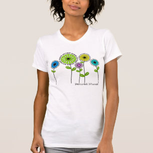 Fleurs Artsy retirées de T-shirts d'infirmière