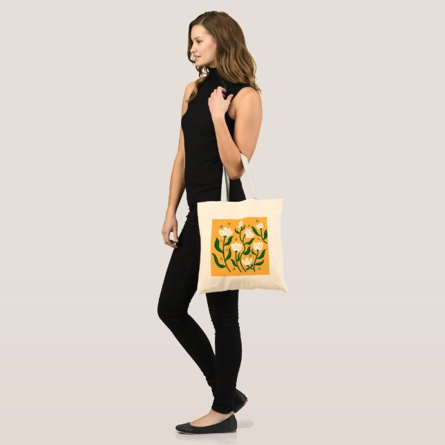 Fleurs blanches dessinées à la main sac fourre-tou (Devant (modèle))
