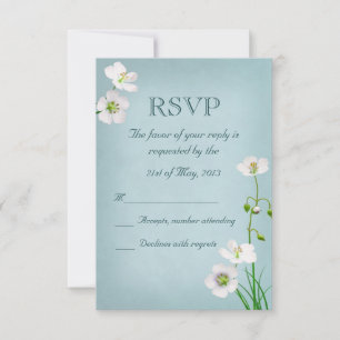 Fleurs blanches sur mariage bleu RSVP
