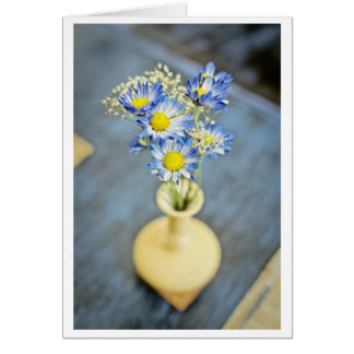 Fleurs bleues dans un vase