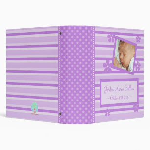 Fleurs et classeur pourpre de livre de bébé de
