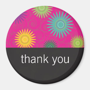 Fleurs funky sur aimant rose