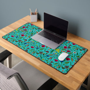 Fleurs sauvages et papillons de nuit sur turquoise