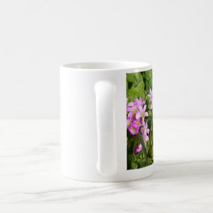 fleurs sauvages roses sur votre tasse