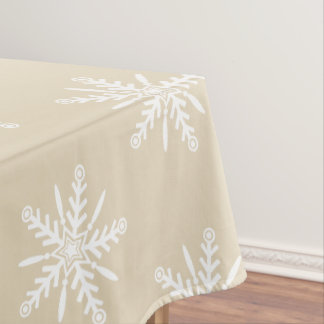Flocons de neige blancs sur la nappe beige de Noël