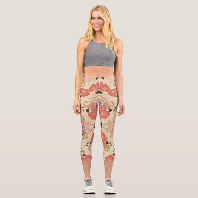 Floral seamless vintage pattern design. capri leggings (Front)