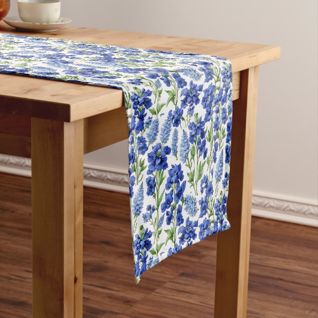 Floral table runner blue (In Situ)