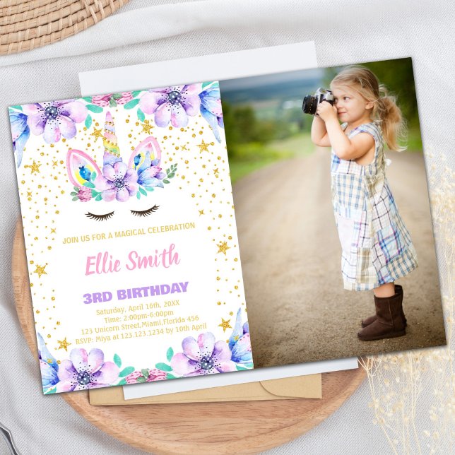 Floral violet licorne Anniversaire Invitations ave (Floral Purple Unicorn Birthday Invitations w photo)