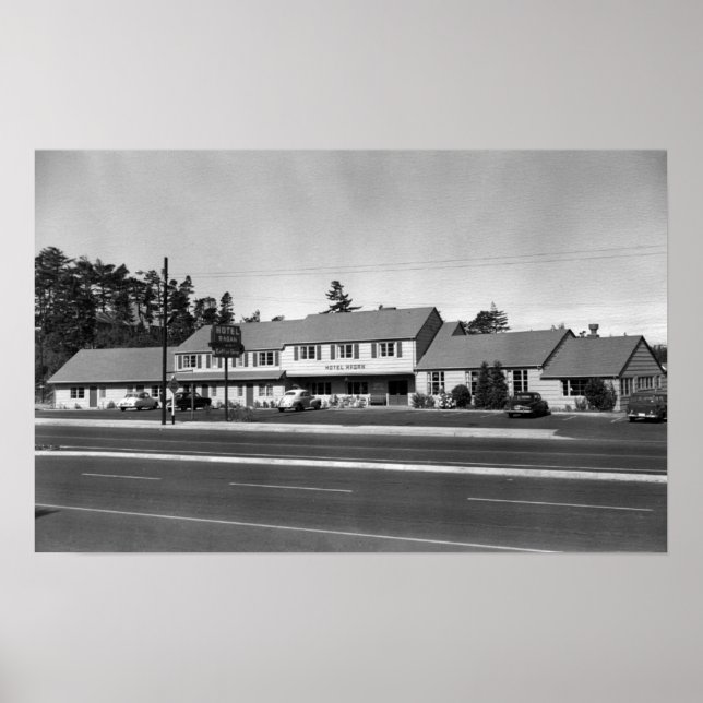 Florence, Oregon View of Hotel Regan Photograph Poster (Front)