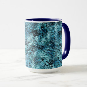 Floresta azul sob nevasca ou vidro trincado mug