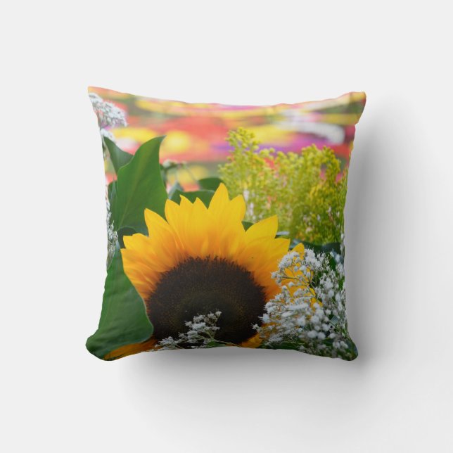 Flower carpet throw pillow (Front)