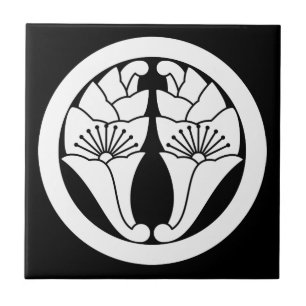 FLOWER LEAF HUGGING IN CIRCLE TILE