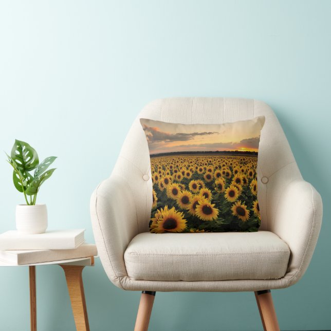 Flowers | Sunflower Field Throw Pillow (Chair)