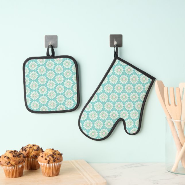 Flowers with Turquoise Background  Oven Mitt & Pot Holder Set (Insitu(Hanging))