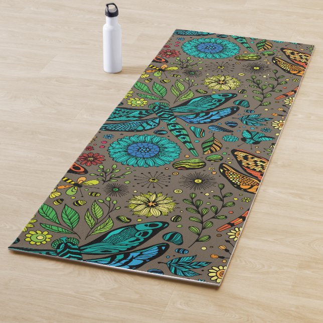 Fly, fly dragonfly on brown yoga mat (In Situ)