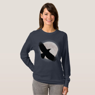 Flying raven with the moon behind it T-Shirt