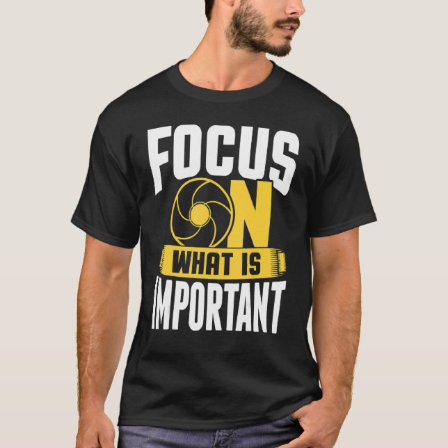 Focus On What Is Important Photographer Camera 1 T-Shirt (Front)