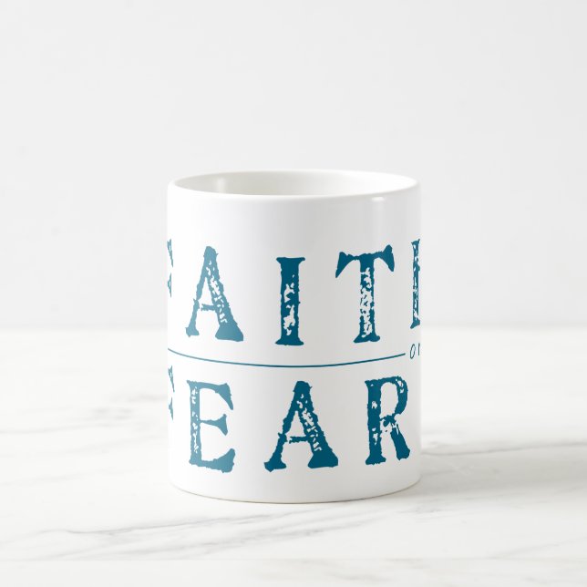 Foi au-dessus de tasse de crainte (Centre)