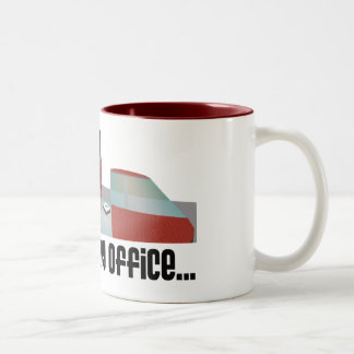 "Font un pas la tasse dans mon bureau"