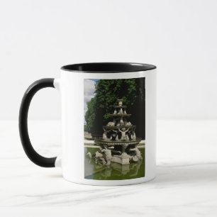 Fontaine de la Pyramide Mug