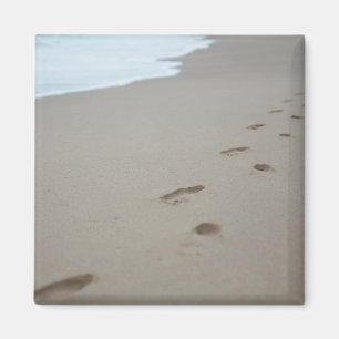 Footprints on a white beach in Mozambique Magnet