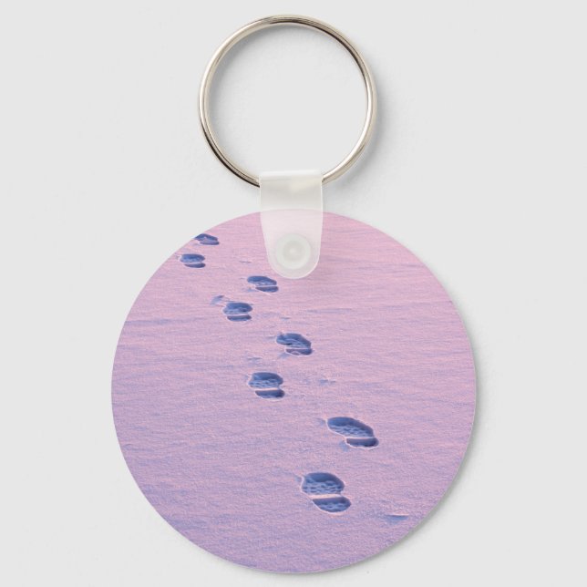 Footsteps on snow keychain (Front)