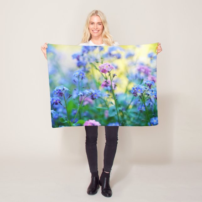 Forget-Me-Not Flowers Fleece Blanket (In Situ)