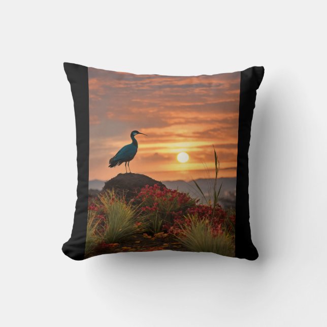 Forma de Ave Throw Pillow (Front)