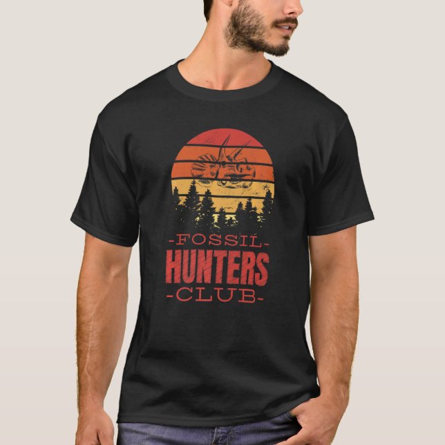 Fossil Hunters Club Triceratops Skull Bones Dinosa T-Shirt (Front)