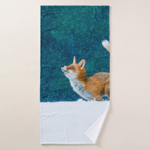 Fox in snowfall. Red fox, Vulpes vulpes, jumping i Bath Towel