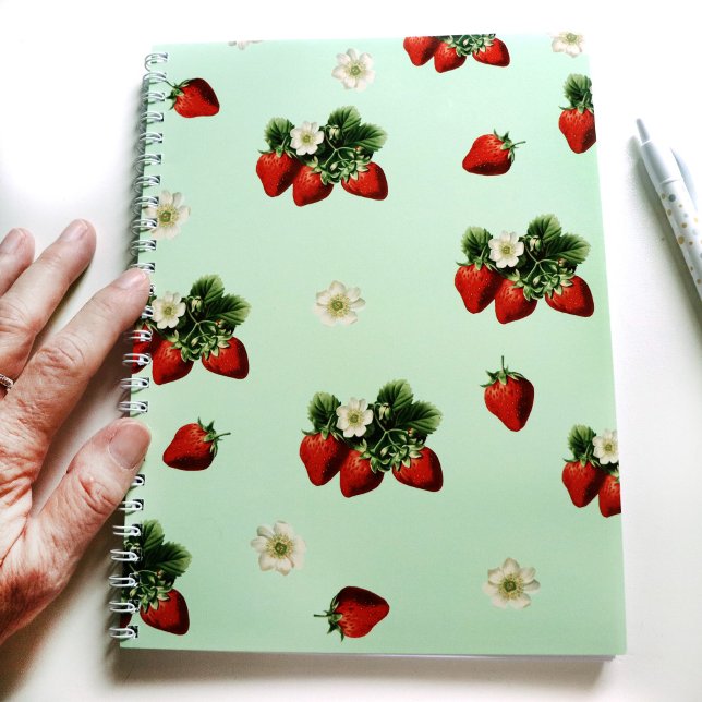 Fraise sur carnet vert simple moderne (Créateur téléchargé)