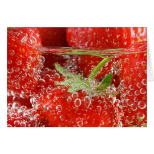 Fraises dans la fin de l'eau