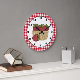 Fraises de campagne dans une horloge murale en pan