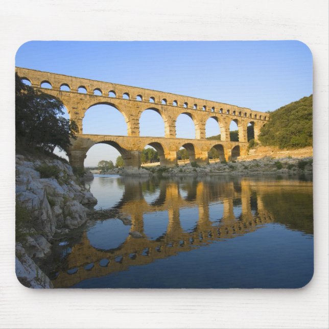 France, Avignon. The Pont du Gard Roman aqueduct Mouse Pad (Front)