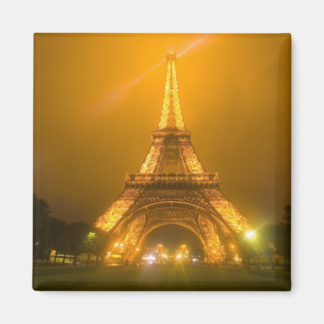 France, Paris. Eiffel Tower illuminated at 3 Magnet (Front)