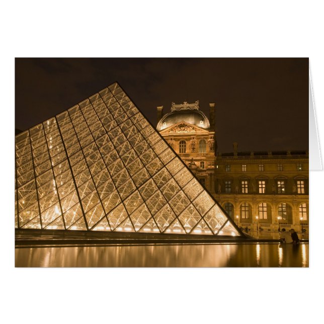 France, Paris. Le Louvre au crépuscule. Crédit 2 (Devant horizontal)