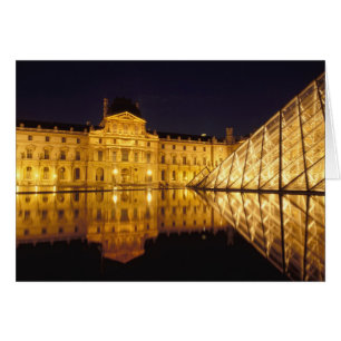 France, Paris, musée du Louvre de nuit.