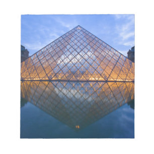 France, Paris. The Louvre at twilight. Credit Notepad