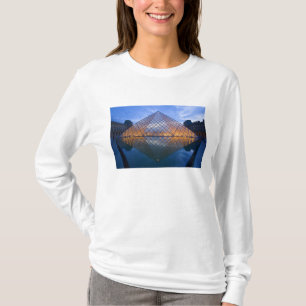 France, Paris. The Louvre at twilight. Credit T-Shirt